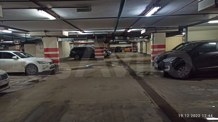 Машиноместо, 12 м²