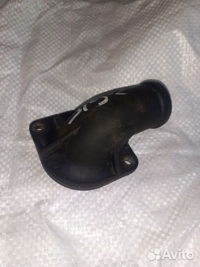 Фланец помпы Пассат Б3 055121121F