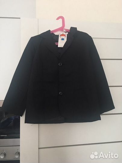 Пиджак на мальчика новый