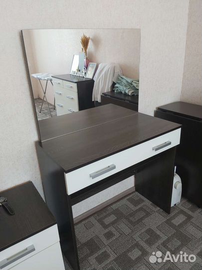 Туалетный столик с зеркалом бу