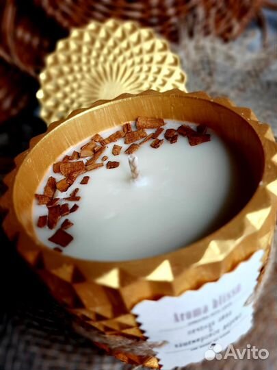 Соевая свеча в подсвечнике из гипса