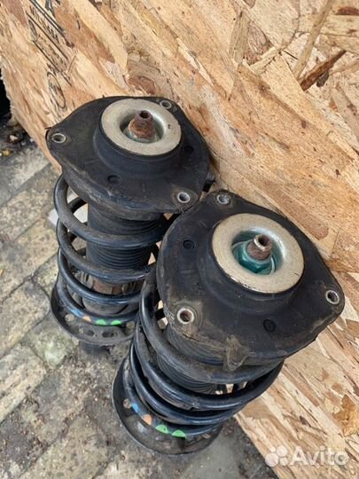 Стойка подвески передняя Volkswagen Golf 6 5хб 1.2