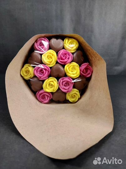 Шоколадные Розы и Сердца - 19 шт в Букете