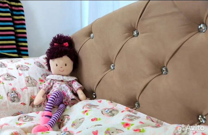 Детская кровать софа с каретной стяжкой Стразы