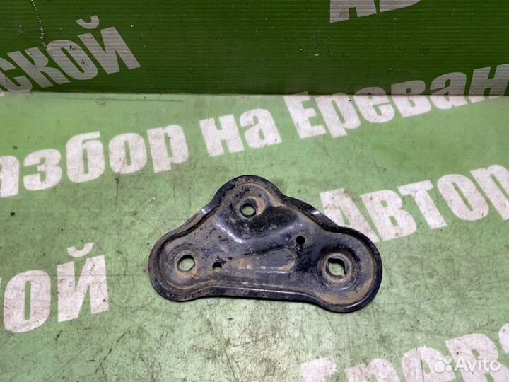 Кронштейн подрамника передний правый Hyundai