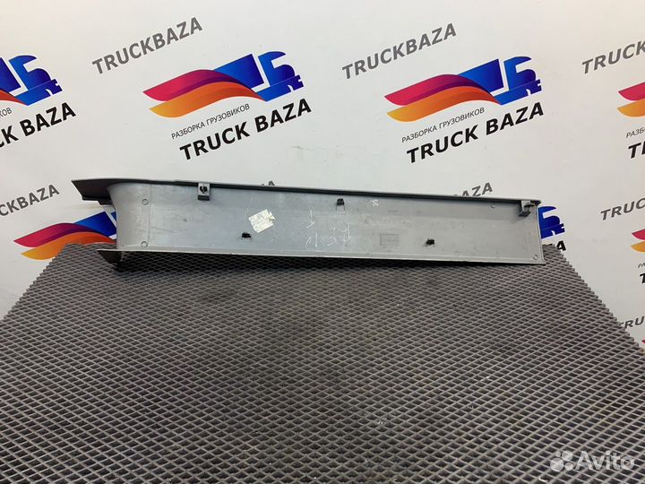 Накладка салона правая Renault T