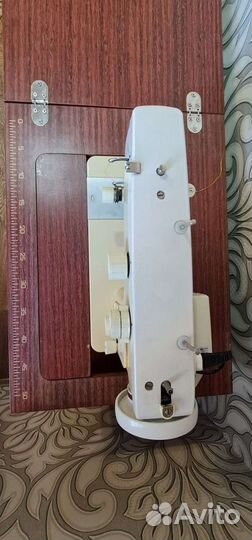 Швейная машина Чайка 142м