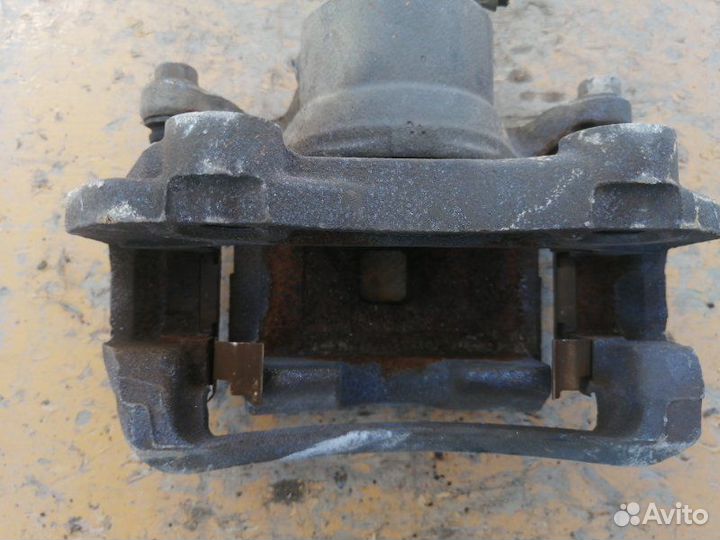 Суппорт передний правый Nissan Primera P12 QR20