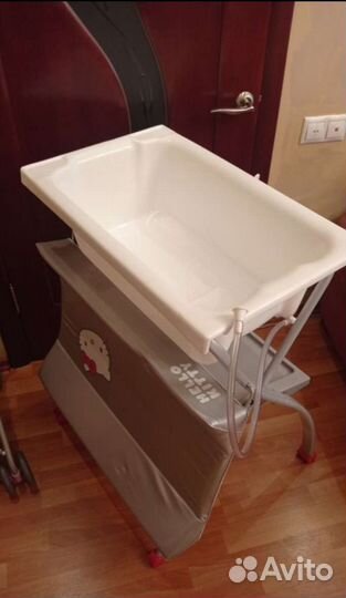 Пеленальный столик с ванночкой brevi