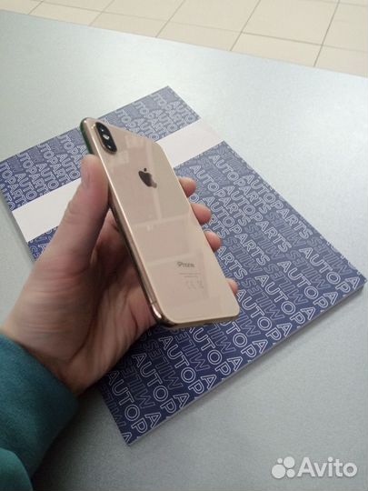 iPhone Xs, 64 ГБ