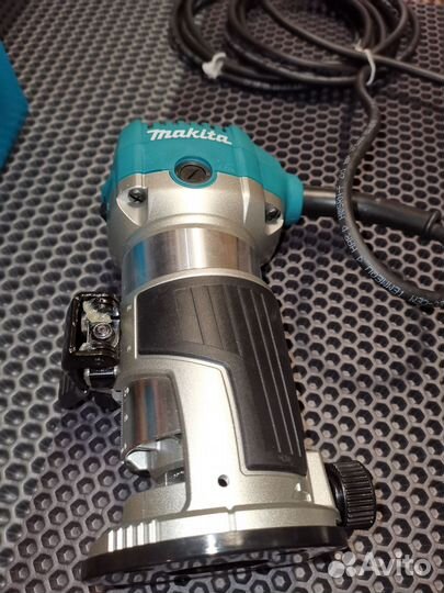 Кромочный фрезер Makita RT0700C