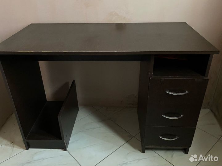 Письменный стол