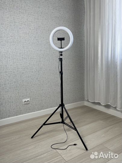 Кольцевая лампа со штативом