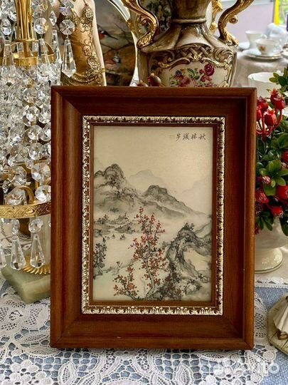 Антиквариат. Картина на шелке в деревянной раме