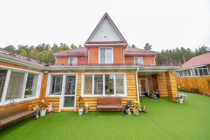 Коттедж 275 м² на участке 10 сот.