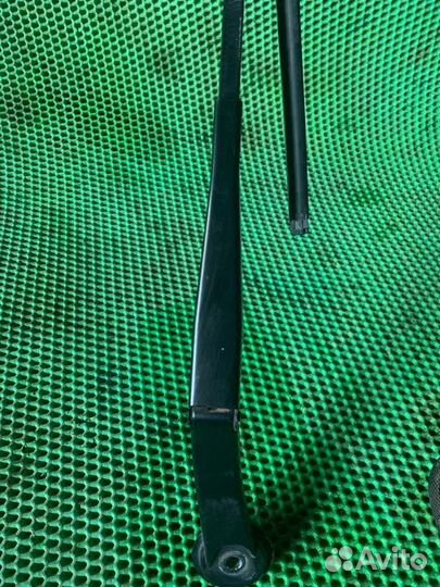 Щеткодержатель передний правый Ford Focus 3 3 iqdb