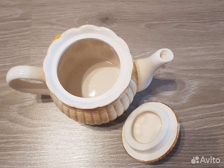 Чайник фарфоровый новый