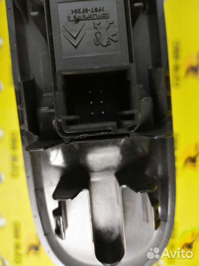 Блок управления стеклоподемниками передний правый