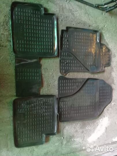Продам коврики тайота королла