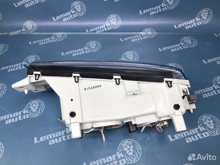 Фара правая Skoda Octavia A4