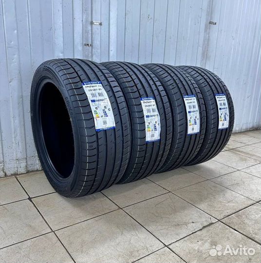 Triangle EffeXSport TH202 235/40 R18 и 265/35 R18