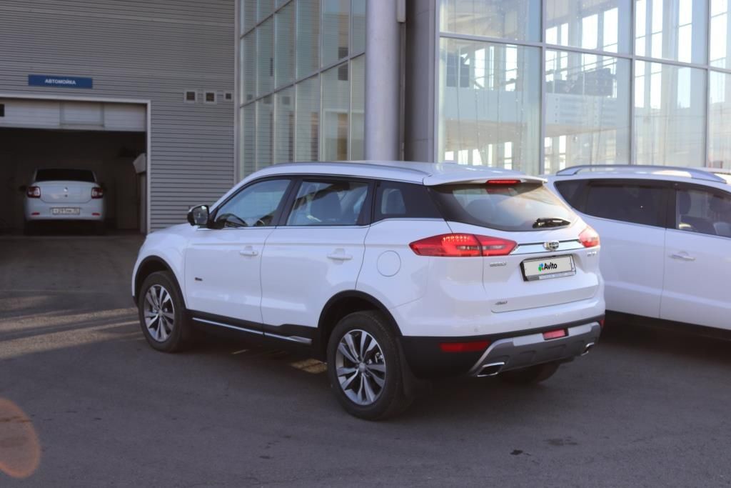Geely Atlas: фото владельца