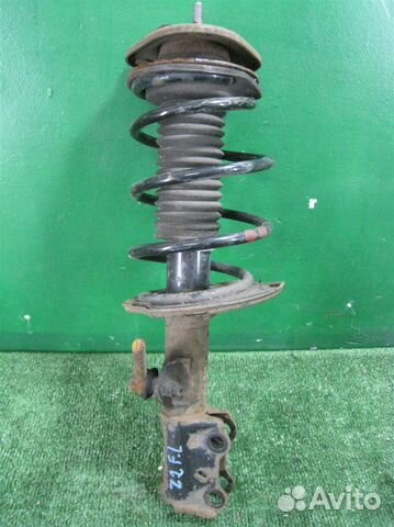 Стойка амортизатора передняя левая Toyota Auris E