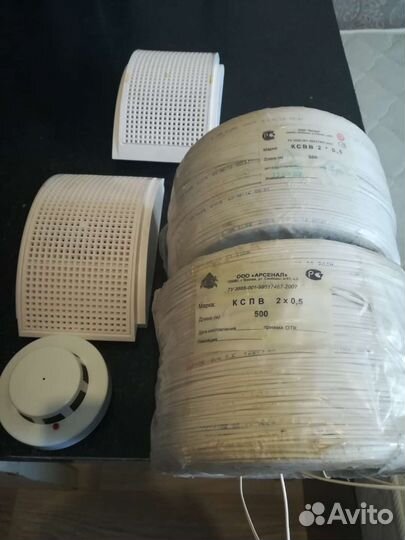 Пожарный извещатель, речевой оповещатель, кабели