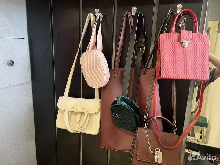 Сумки дорожные и чемоданы.Пакетом