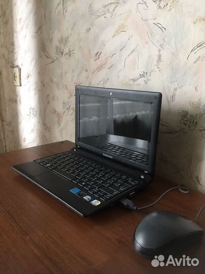 Ноутбук с мышкой