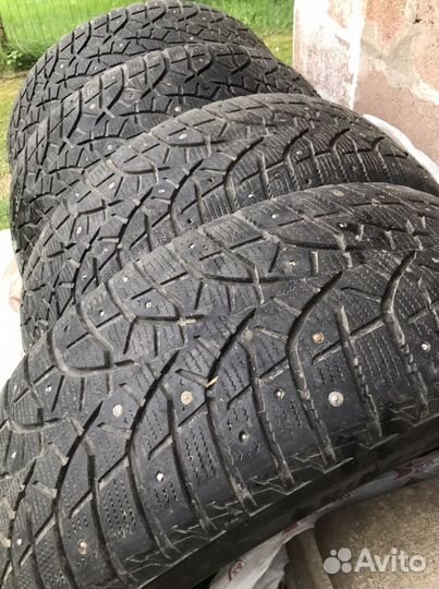 Bridgestone Blizzak Spike-02 285/60 R18 120T