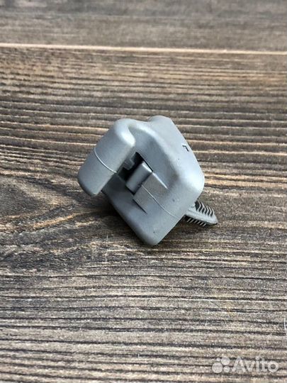 Крепление солнцезащитного козырька Kia Rio 3 1.4