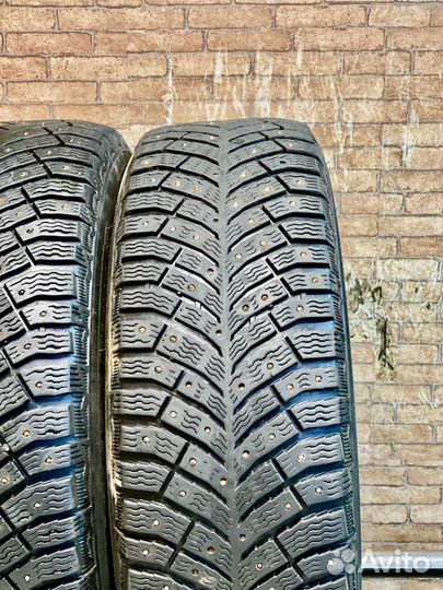 Michelin X-Ice North 4 215/60 R17