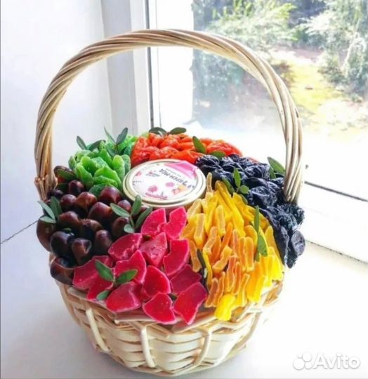 Съедобный подарок, корзина с сухофруктами