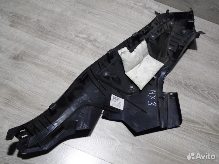 Обшивка багажника левая Лексус нх