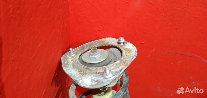 Гранта амортизатор передний левый стойка калина