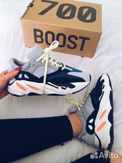 Adidas yeezy boost 700 v1