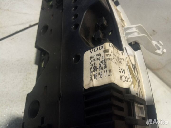 Панель приборов (щиток) Toyota Avensis (T220)