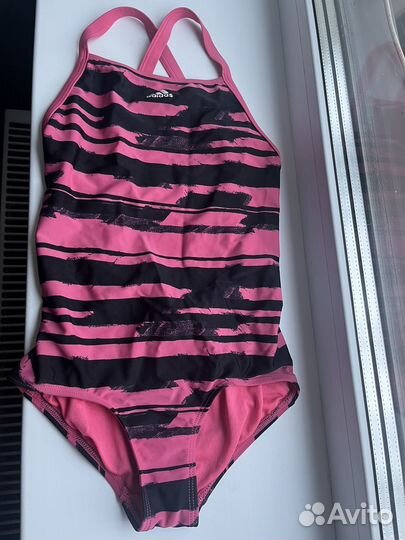 Купальники Adidas и шапочки для плавания