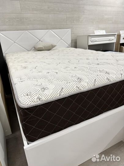 Спальня белый глянец - кровать шкаф комод в наличи