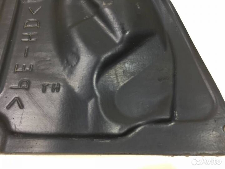 Пыльник двигателя нижний левый Toyota Corolla E150