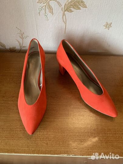 Продам туфли новые,Marco Tozzi 38 р:р