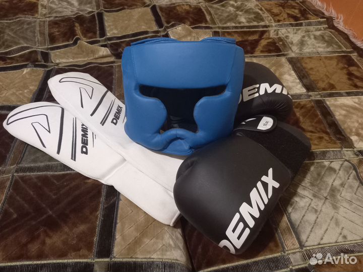 Шлем для бокса, перчатки 10oz, защита голени