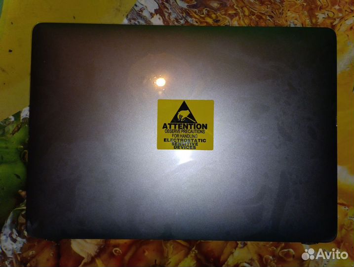 Крышка дисплея MacBook A1708 (матрица битая)