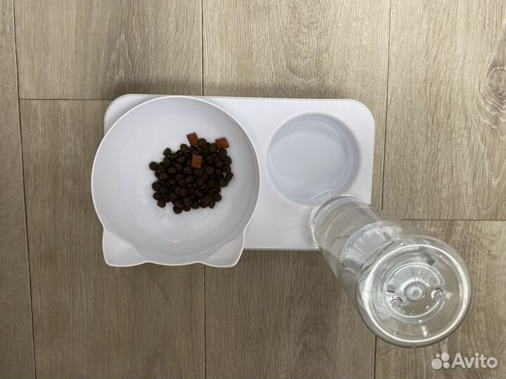 Миска белая с автопоилкой для кошек и собак новая