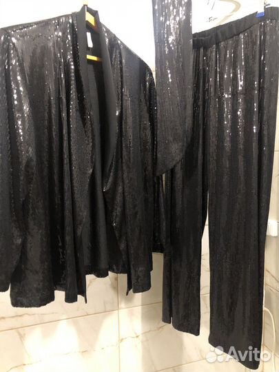 Костюм с пайетками