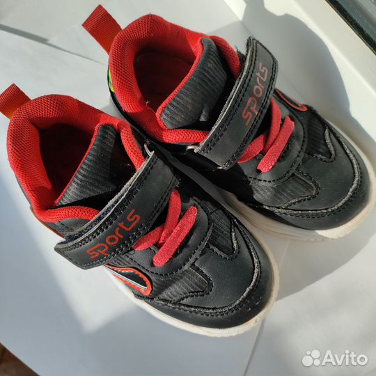 Кроссовки детские 24 размер