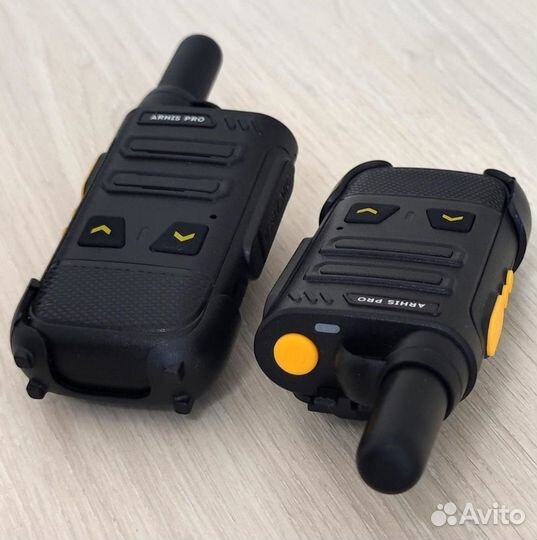 Рация-радиостанция в комплекте с наушниками