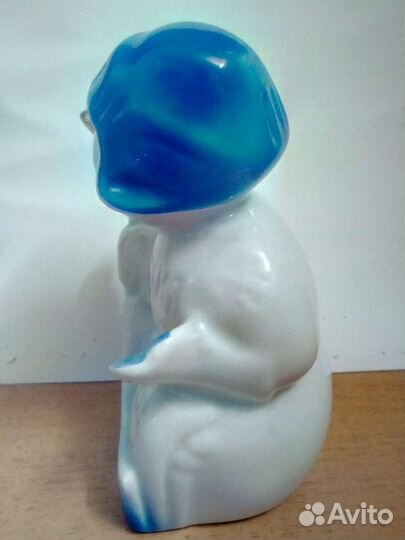 Фарфоровая статуэтка, кубок