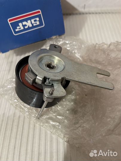Ролик натяж ремня грм Ford Volvo